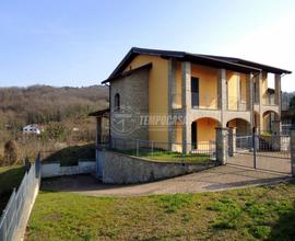 Villa di nuova costruzione con giardino