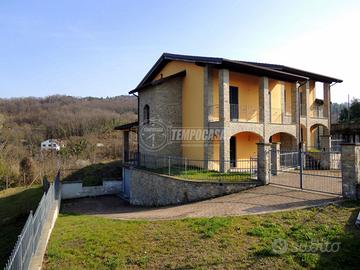 Villa di nuova costruzione con giardino