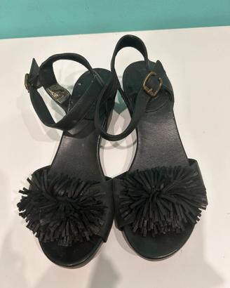 Sandali neri con frange e cinturino alla caviglia