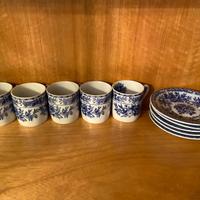 Tazzine ceramica con piattini e ciotole