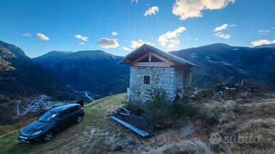 Baita in montagna con vista