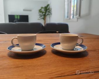Coppia di tazzine in ceramica 