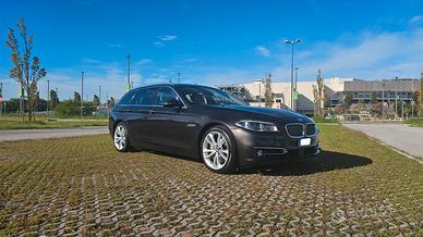 BMW 530 XDrive Luxury 01/2017 gancio traino