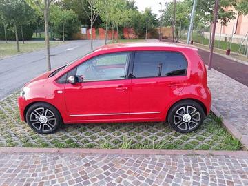Volkswagen High Up rossa