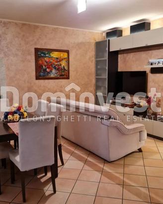 Villa di 500 m² con più di 5 locali e box auto a C
