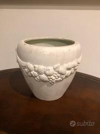 Vaso portapianta in gesso decapato