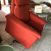 Poltrona relax con alzata assistita