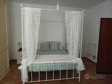 Letto a Baldacchino 