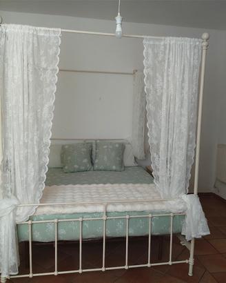 Letto a Baldacchino 