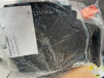 2 Set di tappetini auto e vasca baule