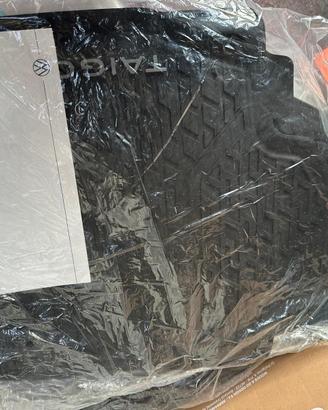 2 Set di tappetini auto e vasca baule