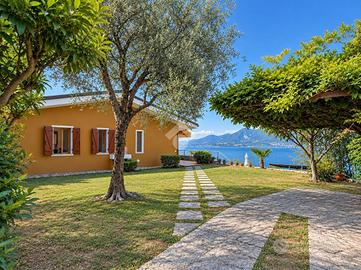 VILLA A SCHIERA A TORRI DEL BENACO