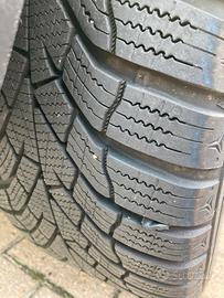 Set di gomme invernali 205/45/R17