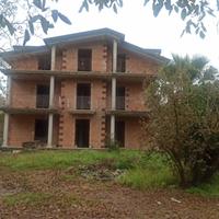 Villa con tenuta di terreno