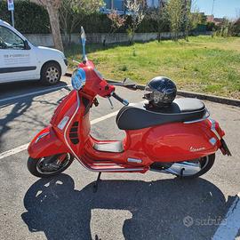 Vespa GTS 300 Super – Rossa