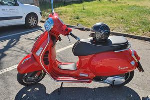 Vespa GTS 300 Super – Rossa