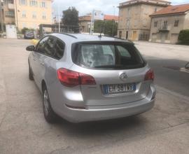 OPEL Astra - 2011