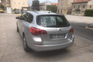 OPEL Astra - 2011