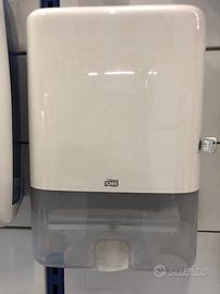 Distributore TORK carta asciugamani piegati a "Z"