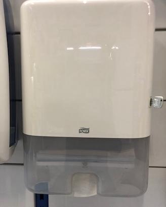 Distributore TORK carta asciugamani piegati a "Z"