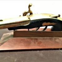 Accendisigari a forma di pistola antica