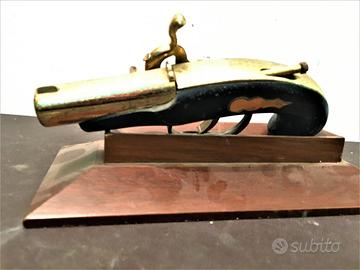 Accendisigari a forma di pistola antica