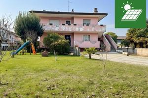 Luminoso appartamento tricamere in bifamiliare ...