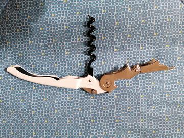 Cavatappi, apribottiglie e coltellino 