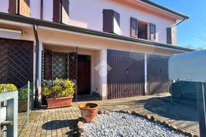 VILLA A SCHIERA A MOLINELLA