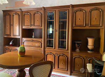 Parete attrezzata antica