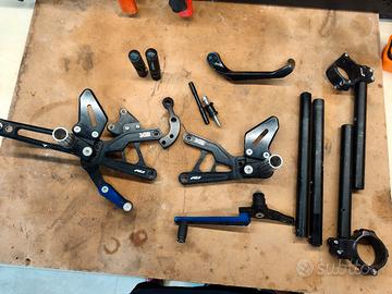 Yamaha R1 2015-2019 pedane + semimanubriu