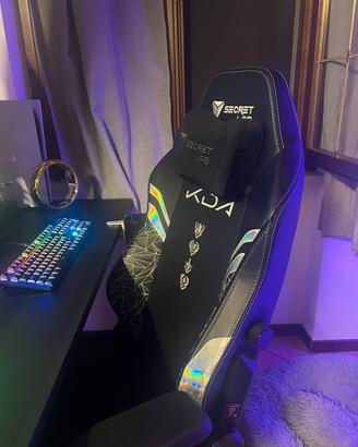 Postazione Secret Lab + schermo Samsung ARK