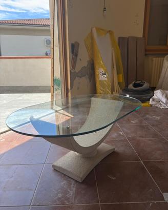 Tavolino da salotto in vetro con base decorativa