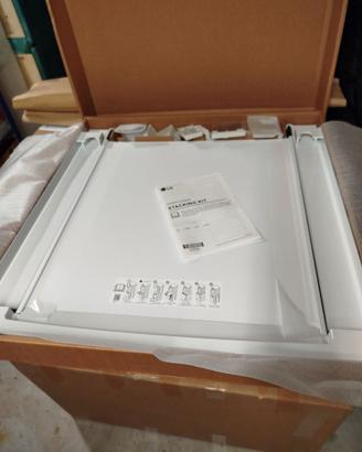 Kit sovrapposizione  lavatrice - asciugatrice LG