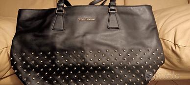 borsa pollini nera con borchie dorate 