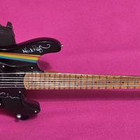 Modellino di chitarra ispirato ai Pink Floyd