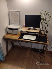 scrivania in legno con cassetti 