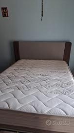 letto 1 piazza e mezzo più comodino 