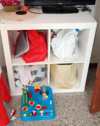 medio mobile a forma di cubo 