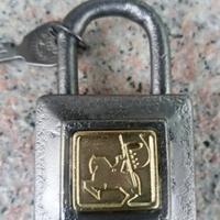lucchetto anni 40 oal con effige cavaliere ottone