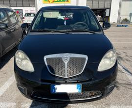 Lancia Ypsilon nera