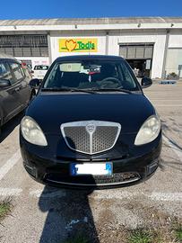 Lancia Ypsilon nera