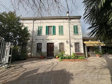VILLA SINGOLA A SUZZARA