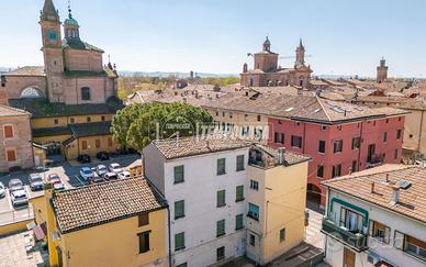 TERRATETTO IN PIENO CENTRO CON AUTORIMESSA