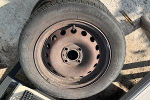 Gomme e cerchi  in ferro da 14 nissan micra