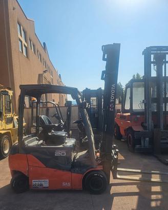 Carrello elevatore elettrico marca Toyota 2000kg