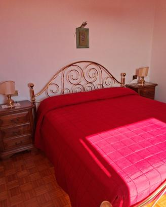 Camera matrimoniale noce massiccio + letto  otto