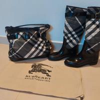 Stivale e borsa coordinati Burberry