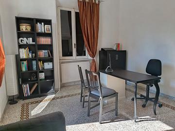 Stanza privata uso ufficio