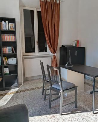 Stanza privata uso ufficio